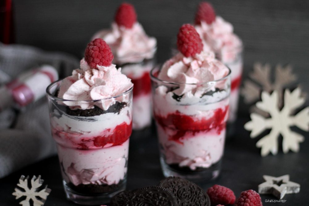 die 5 besten weihnachtsdesserts himbeermousse mit Oreo quarkmousse dessert mit himbeeren foodblog genuss himbeeren raspberry mousse