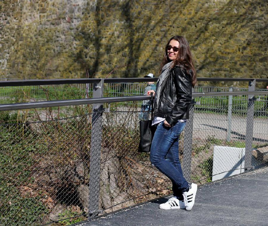 Sneakers und Lederjacke 7 styles with sneakers outfit adidas superstar castlemaker lifestyle-blog (3)