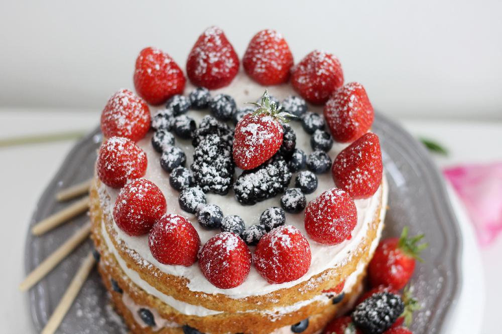 Erdbeertorte mit Schokocreme Wunderkuchen Erdbeeren Torte Foodblog Rezept Lifestyle-Blog Castlemaker