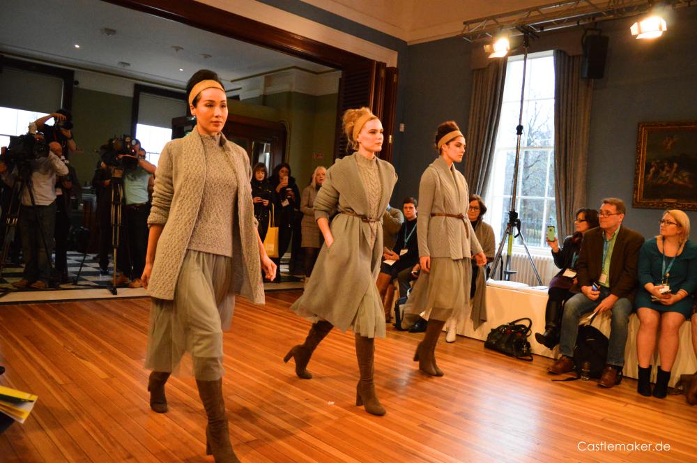 Irelands Eye Knitwear Strickmantel im Trend Showcase Ireland Strickmode en vogue Castlemaker Lifestyle Blog