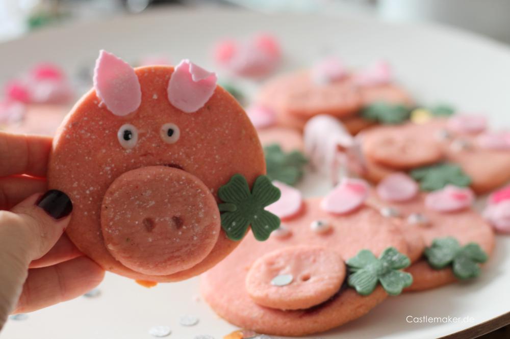 Gluecksschweinchen fuer Neujahr backen verschenken Rezept Castlemaker Lifestyle-Blog Foodblog aus Baden