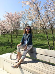 Nie wieder buegeln Weniger Buegelwaesche und mein florales Frühlingsoutfit von KLINGEL Blumencaprihose Flowerprint Castlemaker Lifestyle-Blog Modebloggerin