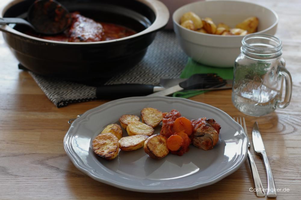 Saftiges Filet aus dem Backofen in Tomatensud mit Parmesan und Backofenkartoffeln castlemaker foodblog aus baden sonntagsessen