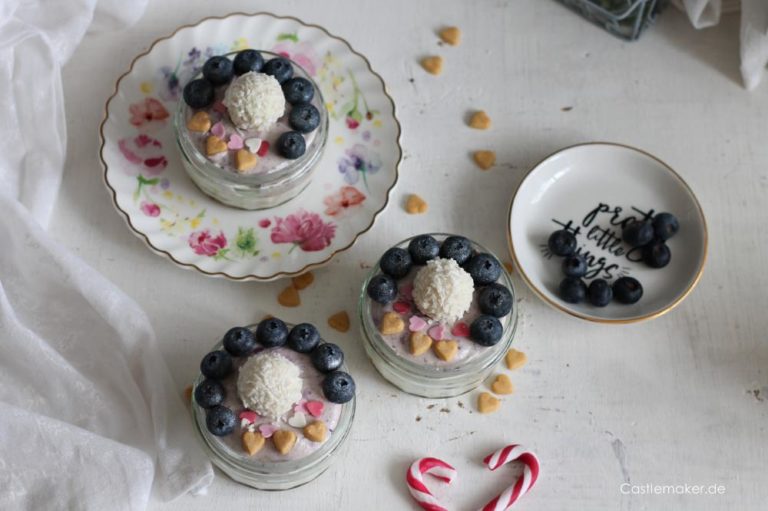 Luftiges Joghurtmousse mit Heidelbeeren &amp; Raffaello als Schichtdessert ...