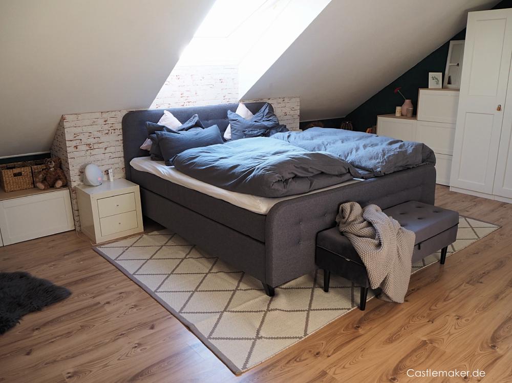 Schlafzimmer im Dachgeschoß einrichten - Scandi Home boxspringbett ikea hack castlemaker interior (2)