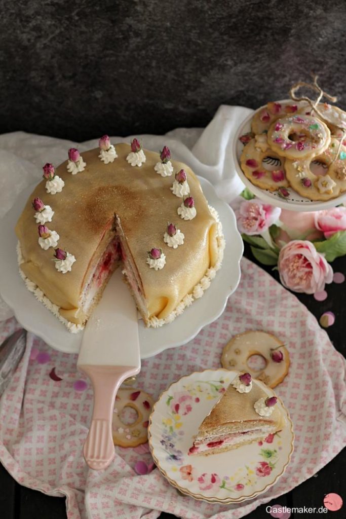 Marzipantorte mit Mandelbiskuit, Schmandcreme Himbeeren castlemaker foodblog