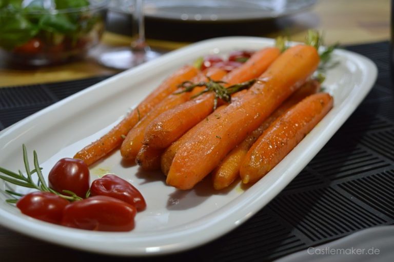 Saftige Medaillons &amp; glasierte Karotten mit Rosmarin als Festessen ...