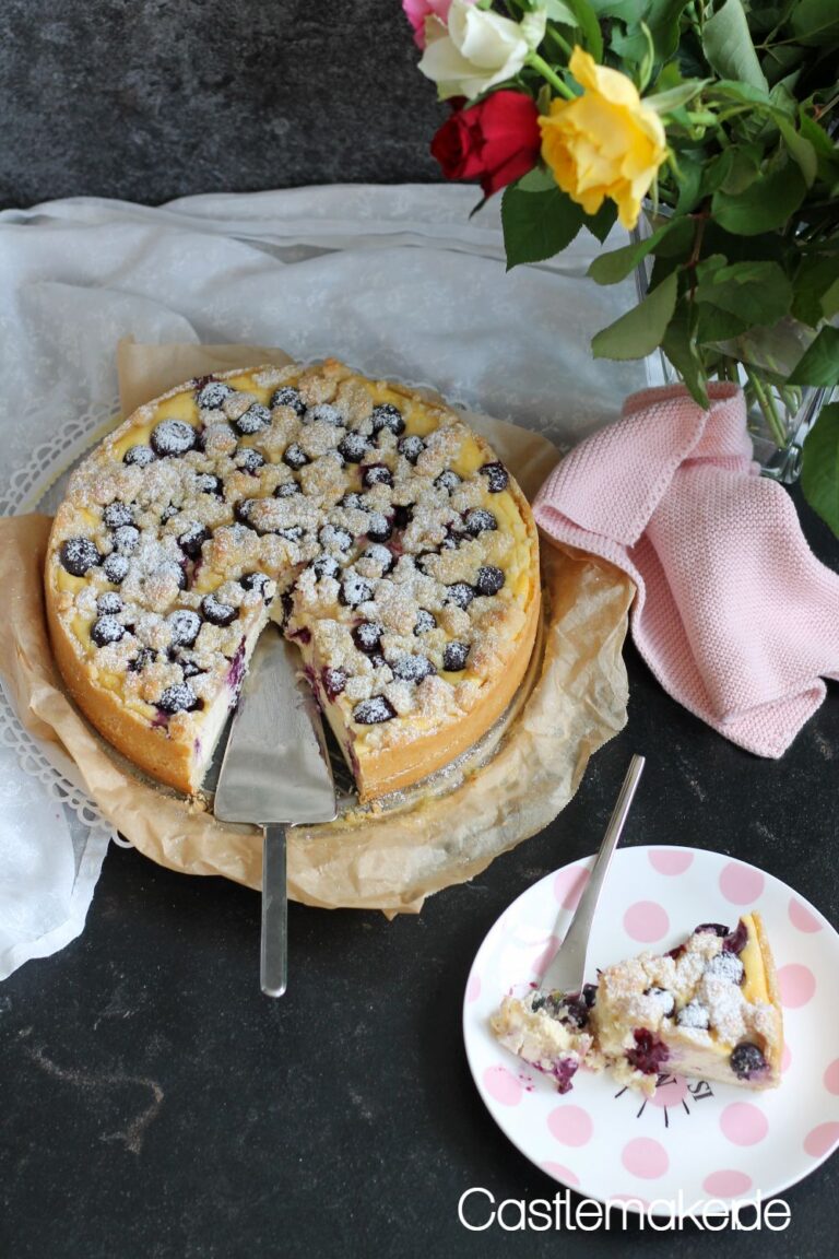 Super cremiger Ricotta-Käsekuchen mit Streuseln und Heidelbeeren ...